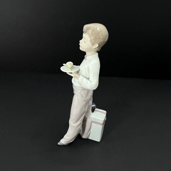 LLADRO 5877 & 5429 Guest Of Honor Boy & Girl Happy Birthday Cake Figurine Pair - Picture 5 of 13